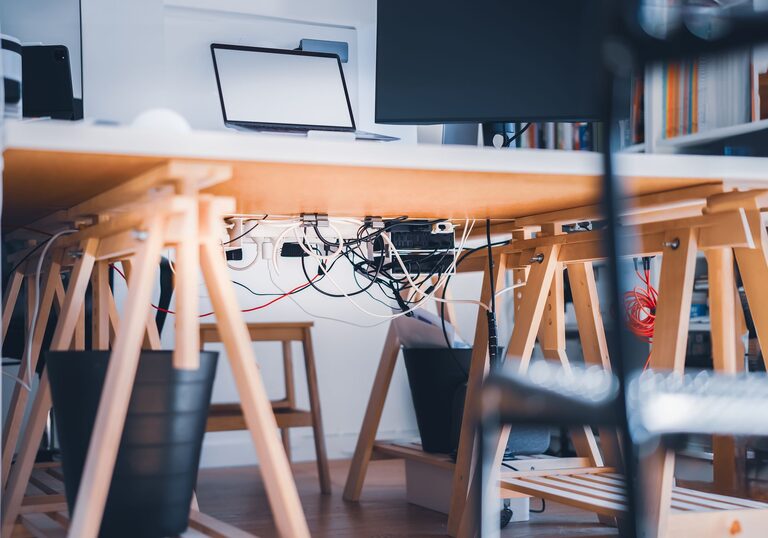 How to Organize Cables and Chargers Neatly: Easy Tips and Tricks